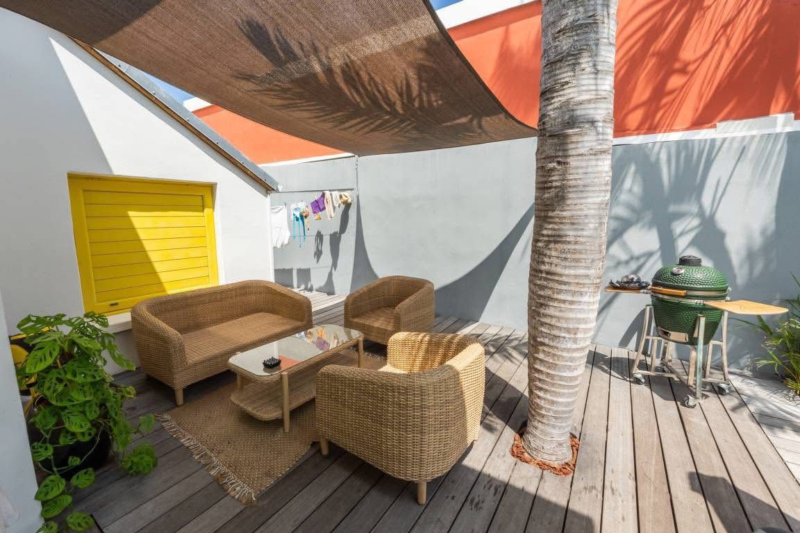 Terrasse aménagée avec vue sur les montagnes